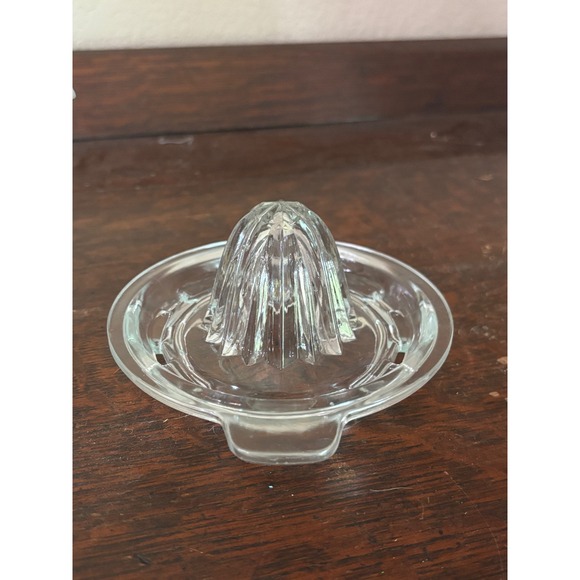 Vintage Clear Glass Citrus Juicer 2 Cup Measuring Pitcher Reamer 2 Piece Set - Picture 6 of 10